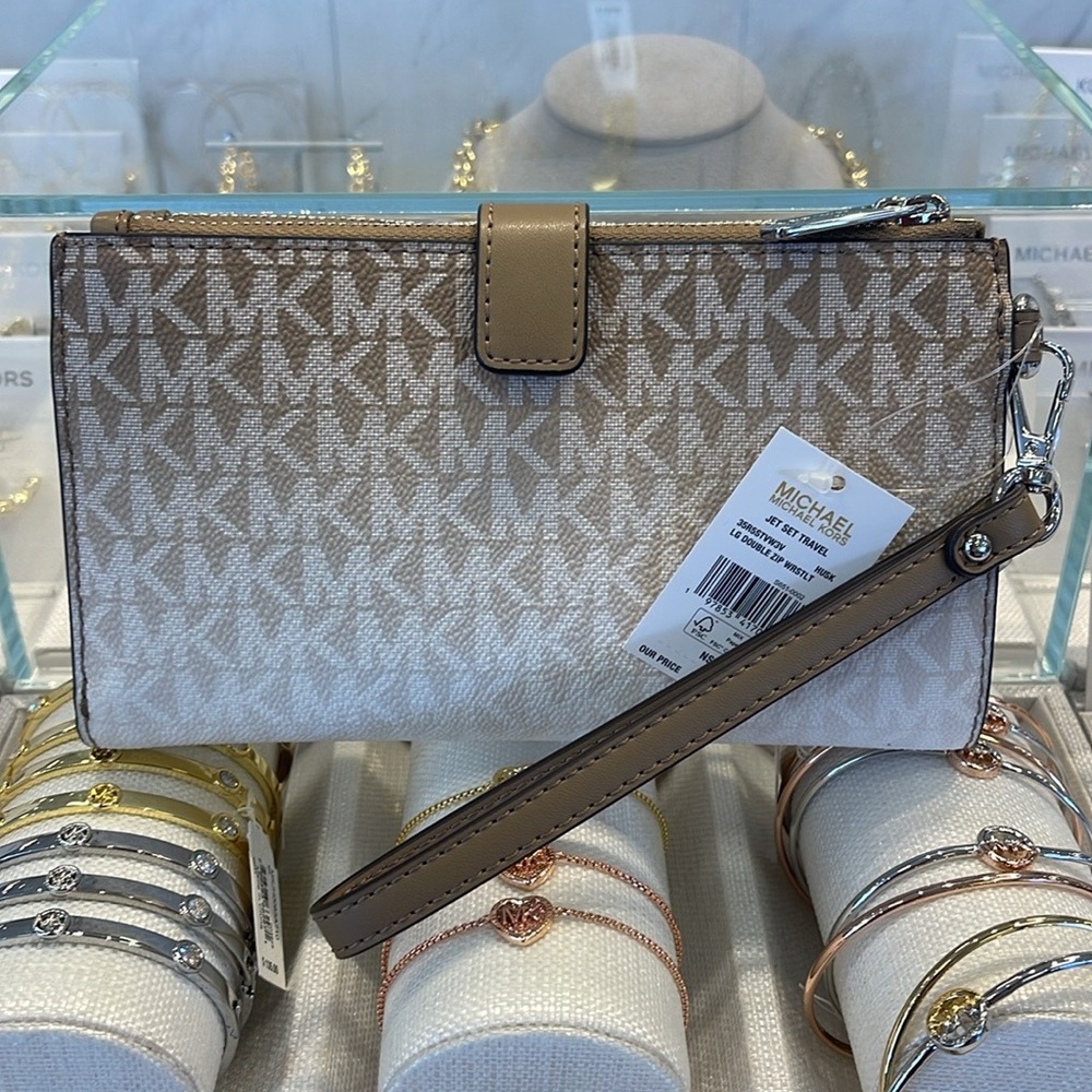 MICHAEL KORS
Jet Set Large Logo Signature Double-Zip Wristlet-Wallet-Phone Case - Picture 15 of 16